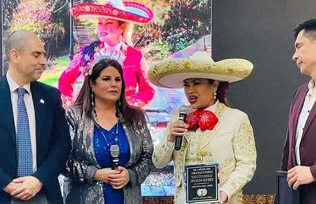 CECILIA FLORES: ELEGIDA COMO LA ARTISTA DEL AÑO