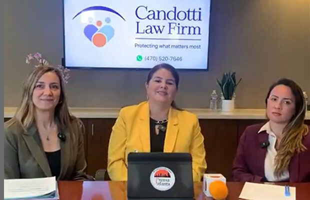 Pia Candotti y la Abogada de Negocios, Catalina Ortiz, hablando sobre la protección de menores