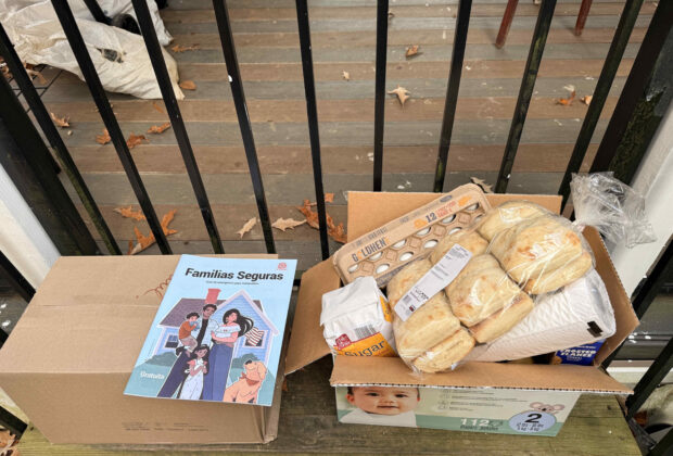 Las despensas fueron dejadas en las puertas de las casas por parte del staff y voluntarios que se unieron a El Pueblo.