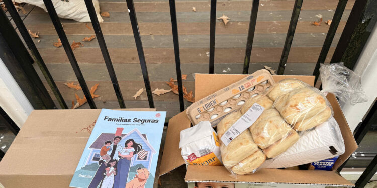Las despensas fueron dejadas en las puertas de las casas por parte del staff y voluntarios que se unieron a El Pueblo.